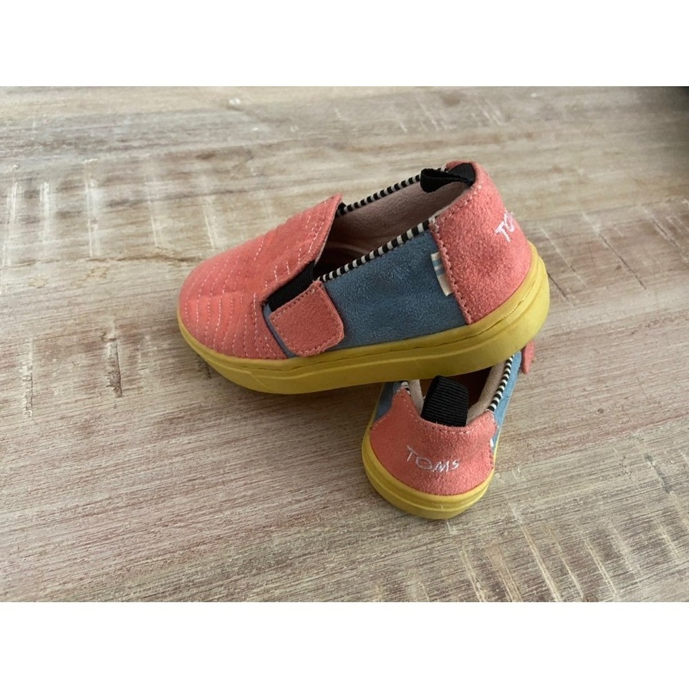 Girls Toddler Shoes - Toms Size 8 - Picture 2 of 4